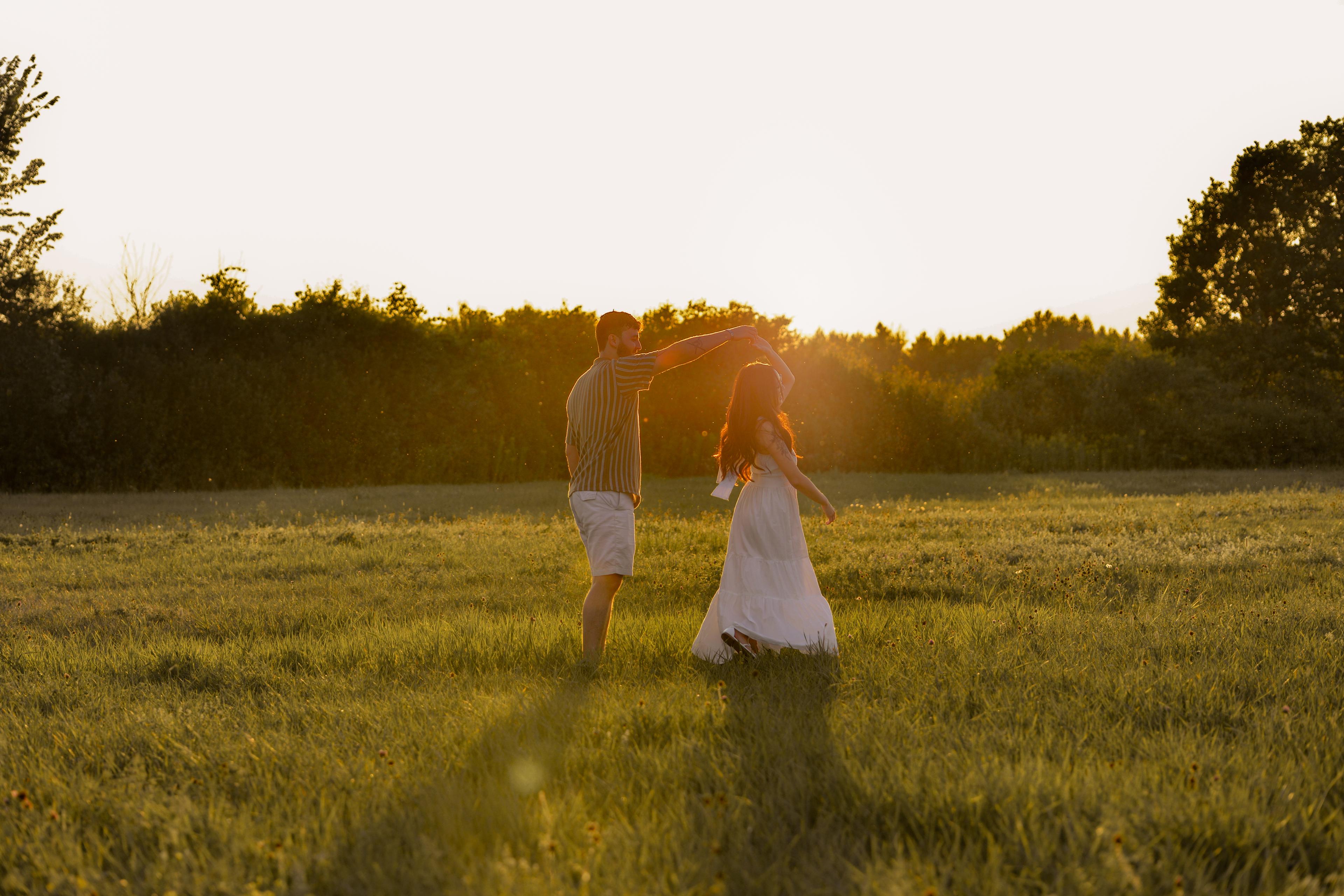 Amanda et Etienne dans le jardin